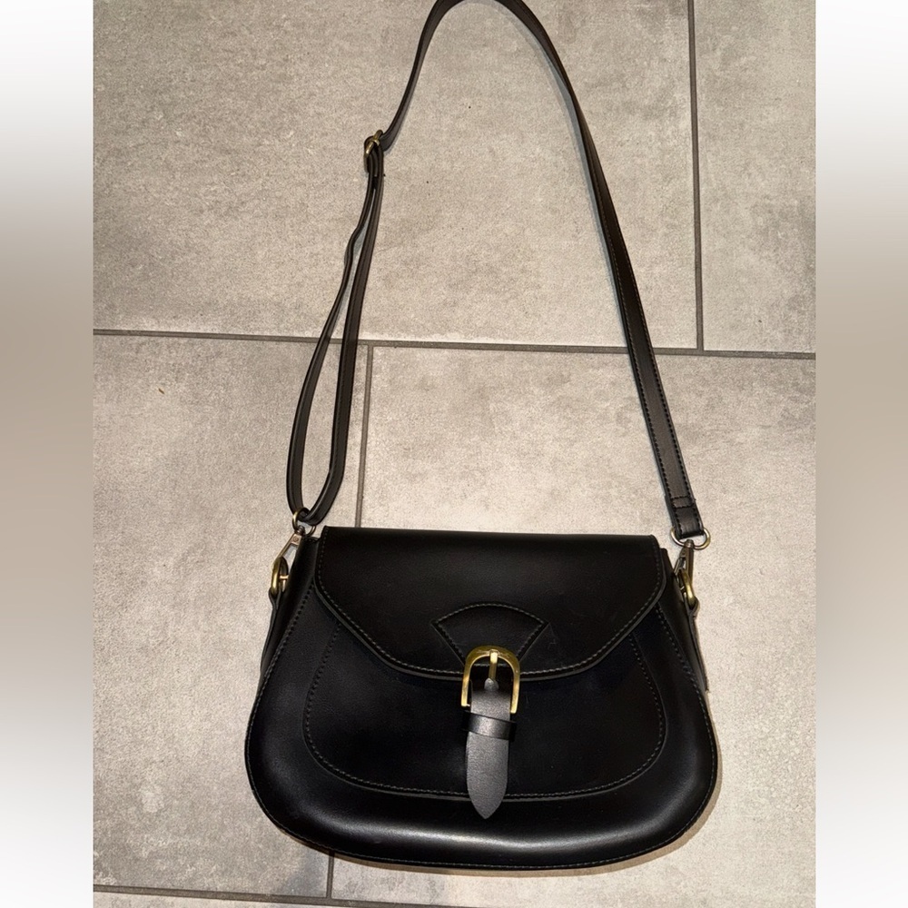 Classic Black Crossbody Saddle Bag with Gold Hardware ✨